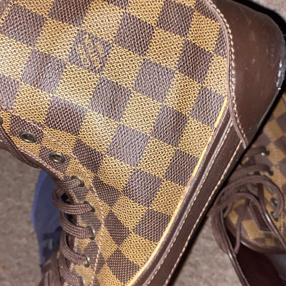 Good condition , don’t want them no more i don’t have the Louis Vuitton box tho - Picture 3 of 4
